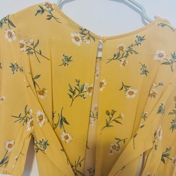 Clad and Cloth Yellow Pastel Floral Daisy Romper Summer Cottagecore Vacation - Picture 6 of 10